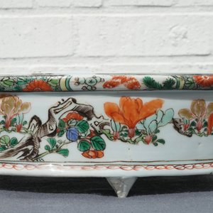 Un bassin tripod en porcelaine de Chine famille verte, Kangxi — photo 13