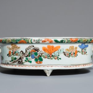 Un bassin tripod en porcelaine de Chine famille verte, Kangxi — photo 2