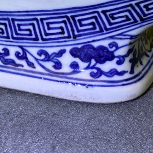 Un beau vase de forme 'moonflask' en porcelaine de Chine en bleu et blanc à décor 'Bajixiang', marque de Qianlong, 19ème — photo 21