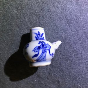 Un bel ensemble de 66 vases miniatures en porcelaine de Chine bleu et blanc, Kangxi — photo 20