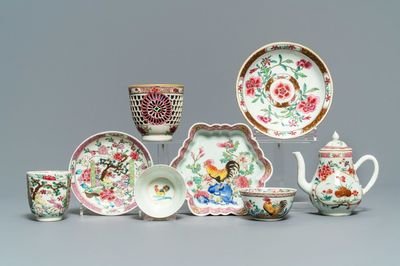 Un bel ensemble d'objets à thé en porcelaine de Chine famille rose, Yongzheng/Qianlong