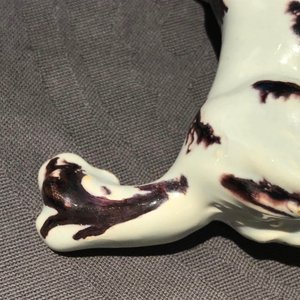 Un beurrier au chien en faïence de Delft polychrome, 18ème — photo 11