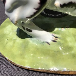 Un beurrier au chien en faïence de Delft polychrome, 18ème — photo 14