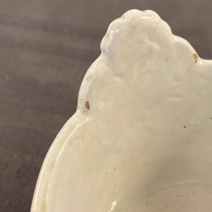 Un beurrier couvert en faïence de Delft doré orné d'un escargot, 18ème — photo 9