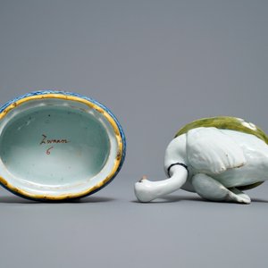 Un beurrier couvert en faïence polychrome de Delft en forme de cygne, 18ème — photo 6