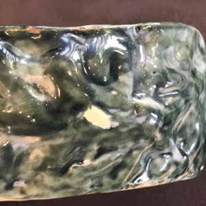 Un beurrier couvert en faïence polychrome de Delft en forme de pluvier, 18ème — photo 19