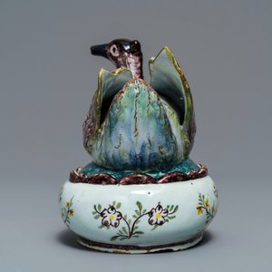 Un beurrier couvert en faïence polychrome de Delft en forme de pluvier, 18ème — photo 2