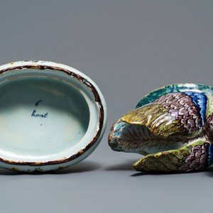 Un beurrier couvert en faïence polychrome de Delft en forme de pluvier, 18ème — photo 5