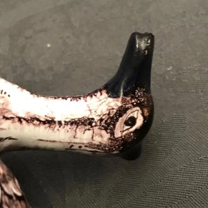Un beurrier couvert en faïence polychrome de Delft en forme de pluvier, 18ème — photo 9