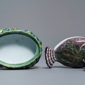 Un beurrier couvert en faïence polychrome de Delft en forme de pluvier, 18ème — photo 6