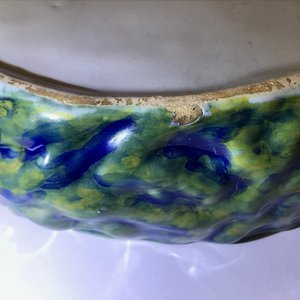 Un beurrier couvert en faïence polychrome de Delft en forme de pluvier, 18ème — photo 9