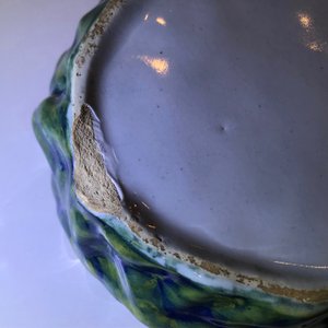 Un beurrier couvert en faïence polychrome de Delft en forme de pluvier, 18ème — photo 10