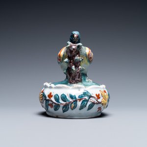 Un beurrier couvert en faïence polychrome de Delft figurant un oiseau, 18ème — photo 3