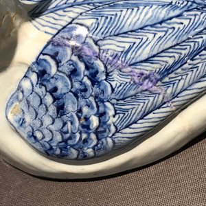 Un beurrier en faïence de Delft bleu et blanc en forme de pluvier, 18ème — photo 12