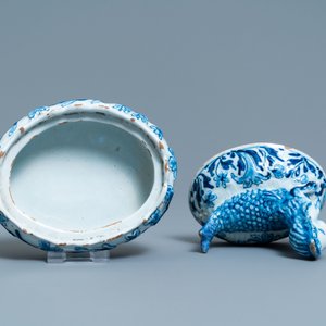 Un beurrier en faïence de Delft en bleu et blanc en forme de sirène, 18ème — photo 6
