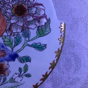Un beurrier en faïence de Delft petit feu et doré dans le style famillle rose, 18ème — photo 8