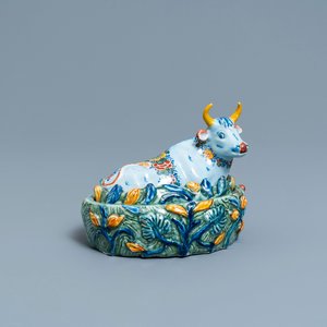 Un beurrier en faïence de Delft polychrome en forme de vache, 18ème — photo 1