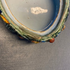 Un beurrier en faïence de Delft polychrome en forme de vache, 18ème — photo 12