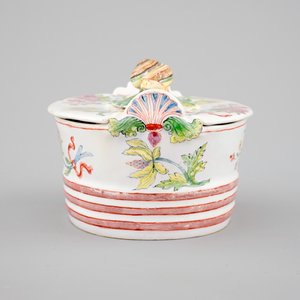 Un beurrier en faïence de Delft polychrome, son frétel en forme d'escargot — photo 3