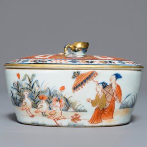 Un beurrier en porcelaine de Chine de style Imari à décor "Dames au Parasol", Qianlong, ca. 1736-1738 — photo 4