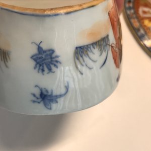 Un beurrier en porcelaine de Chine de style Imari à décor "Dames au Parasol", Qianlong, ca. 1736-1738 — photo 10
