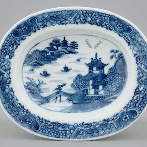 Un beurrier sur présentoir en porcelaine de Chine bleu et blanc, Qianlong, 18ème — photo 2