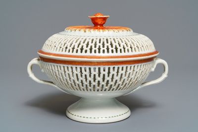 Un bol à châtaignes et son couvercle en porcelaine de Chine d’exportation, Qianlong