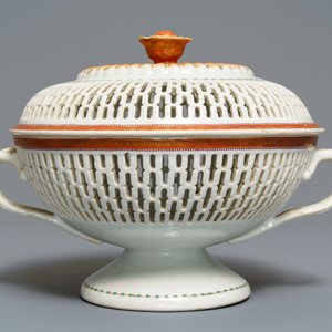 Un bol à châtaignes et son couvercle en porcelaine de Chine d’exportation, Qianlong — photo 4