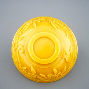 Un bol à décor en relief en verre de Pékin, Chine 19ème — photo 5