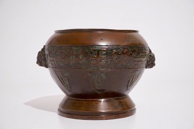 Un bol à offrande en bronze, Chine, marque de Xuande, 19/20ème
