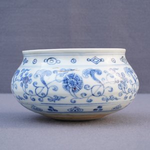 Un bol à offrande en porcelaine de Chine bleu et blanc, inscription de Xuande, 19/20ème — photo 10