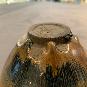 Un bol à thé Jian de type 'fourrure de lièvre' à monture en argent, Chine, Song — photo 22