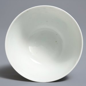 Un bol à vin en porcelaine de Chine famille rose, marque de Shen De Tang Zhi, 20ème — photo 6