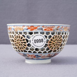 Un bol ajouré à double parois en porcelaine de Chine de style Imari, Kangxi — photo 15