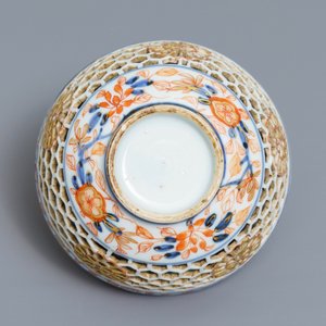 Un bol ajouré à double parois en porcelaine de Chine de style Imari, Kangxi — photo 7