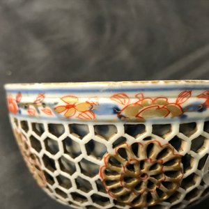 Un bol ajouré à double parois en porcelaine de Chine de style Imari, Kangxi — photo 8