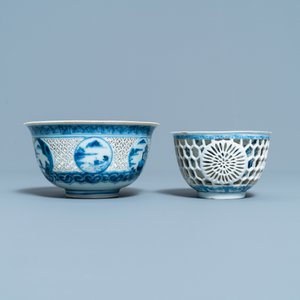 Un bol ajouré et une tasse à double paroi en porcelaine de Chine en bleu et blanc, époque Transition et Kangxi — photo 4