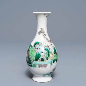 Un bol 'anhua' et un vase en porcelaine de Chine famille verte, marque de Kangxi, 19ème — photo 2