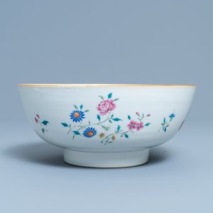 Un bol armorié en porcelaine de Chine famille rose, Qianlong — photo 3