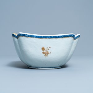 Un bol armorié pour le marché anglais aux armes de Gale en porcelaine de Chine en bleu, blanc et doré, Qianlong — photo 4