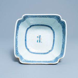 Un bol armorié pour le marché anglais aux armes de Gale en porcelaine de Chine en bleu, blanc et doré, Qianlong — photo 5