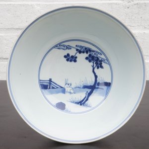 Un bol au lapin en porcelaine de Chine bleu et blanc, Kangxi — photo 12