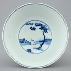 Un bol au lapin en porcelaine de Chine bleu et blanc, Kangxi — photo 6