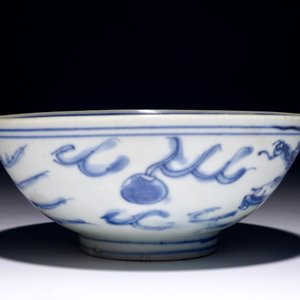 Un bol aux dragons en porcelaine de l'épave Hatcher Cargo, époque Transition — photo 4