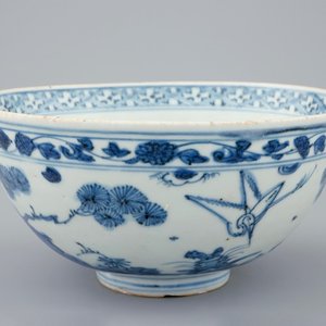 Un bol aux grues en porcelaine de Chine bleu et blanc, Dynastie Ming — photo 1