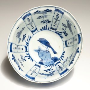 Un bol "corbeaux" en porcelaine de Chine bleu et blanc, Ming, Wanli — photo 5