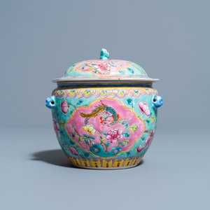 Un bol couvert de type 'kamcheng' en porcelaine de Chine famille rose pour le marché Straits ou Peranakan, 19ème — photo 2