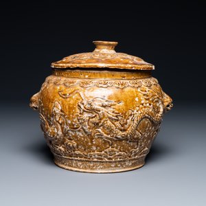 Un bol couvert en grès porcelaineux à émail brun à décor d'un dragon et des cerfs, Vietnam, 15/16ème — photo 2
