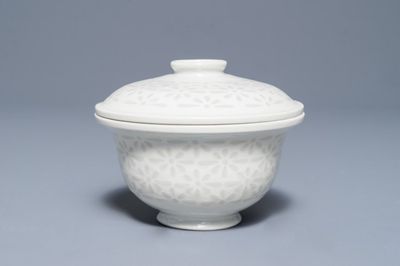 Un bol couvert en porcelaine blanc de Chine de Dehua, Chine, 18/19ème