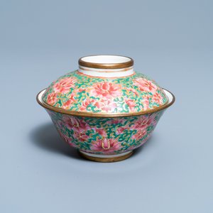 Un bol couvert en porcelaine de Chine Bencharong pour le marché thai, 19ème — photo 1